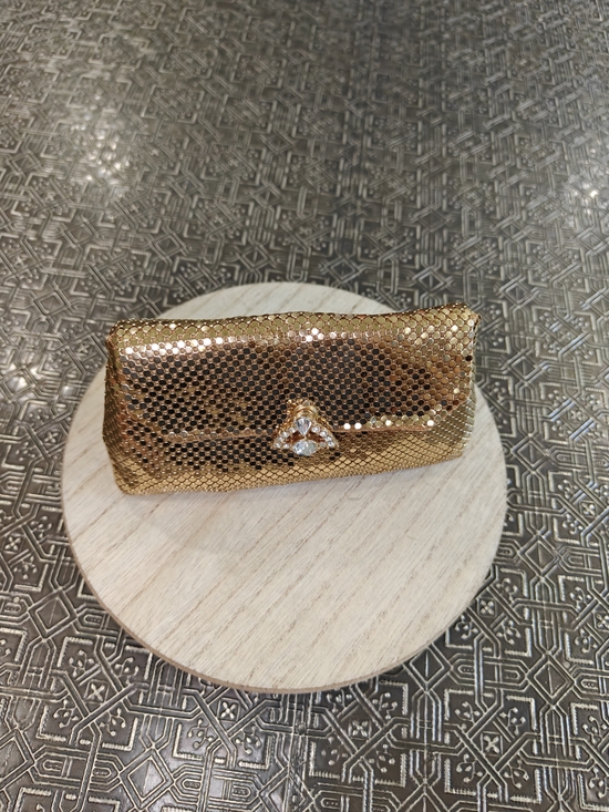Whiting & Davis Handbags - 🐢 Whiting & Davis Vintage gold mesh clutch with a decorative rhinestone clasp